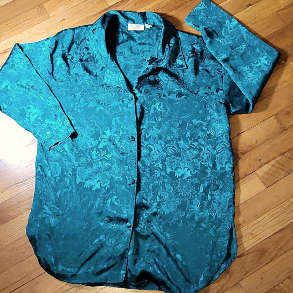 Vintage VS gold label green satin sleep shirt small